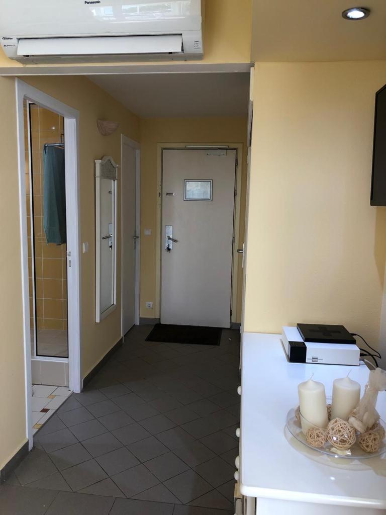 Beau Studio Lumineux Vue Mer Acces Plage Et Piscine Le Gosier  Exterior photo